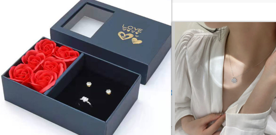 Trèfle d’Amour Necklace (Lucky Clover)